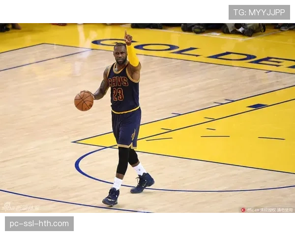 “半场战报:梦想队三分球17中10,客场领先太阳队18分” “半场战报:梦想队三分球17中10,客场领先太阳队18分”